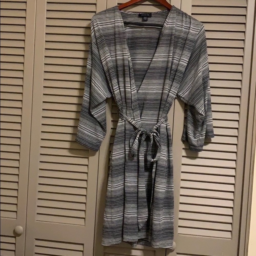 3/4 sleeve Gray and black striped robe